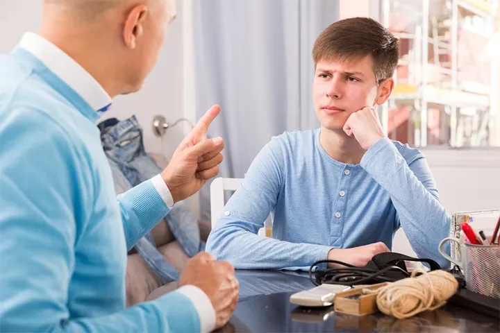 Signs of a Manipulative Parent