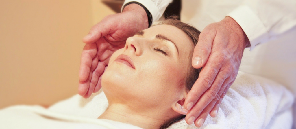 How to Use Reiki Hand Positions for Healing