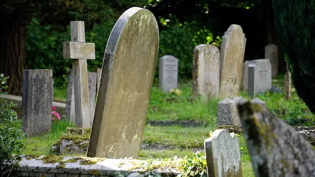 Can the Dead See Their Funeral?