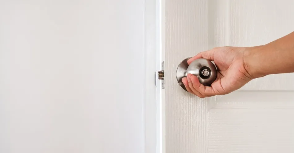 5 Clear Signs That God is Closing a Door
