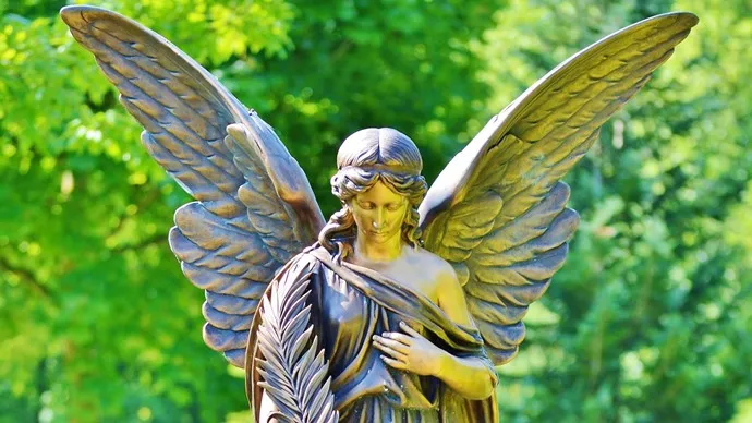 7 Signs Your Guardian Angel Is With You