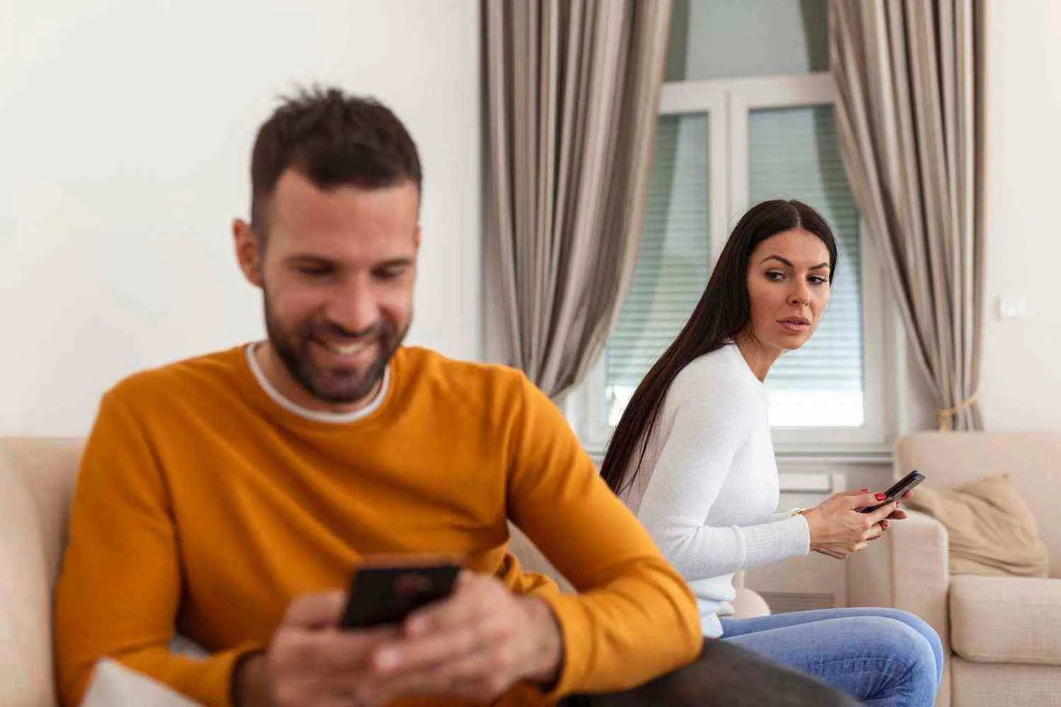 7 Clear Signs He Interested in Someone Else