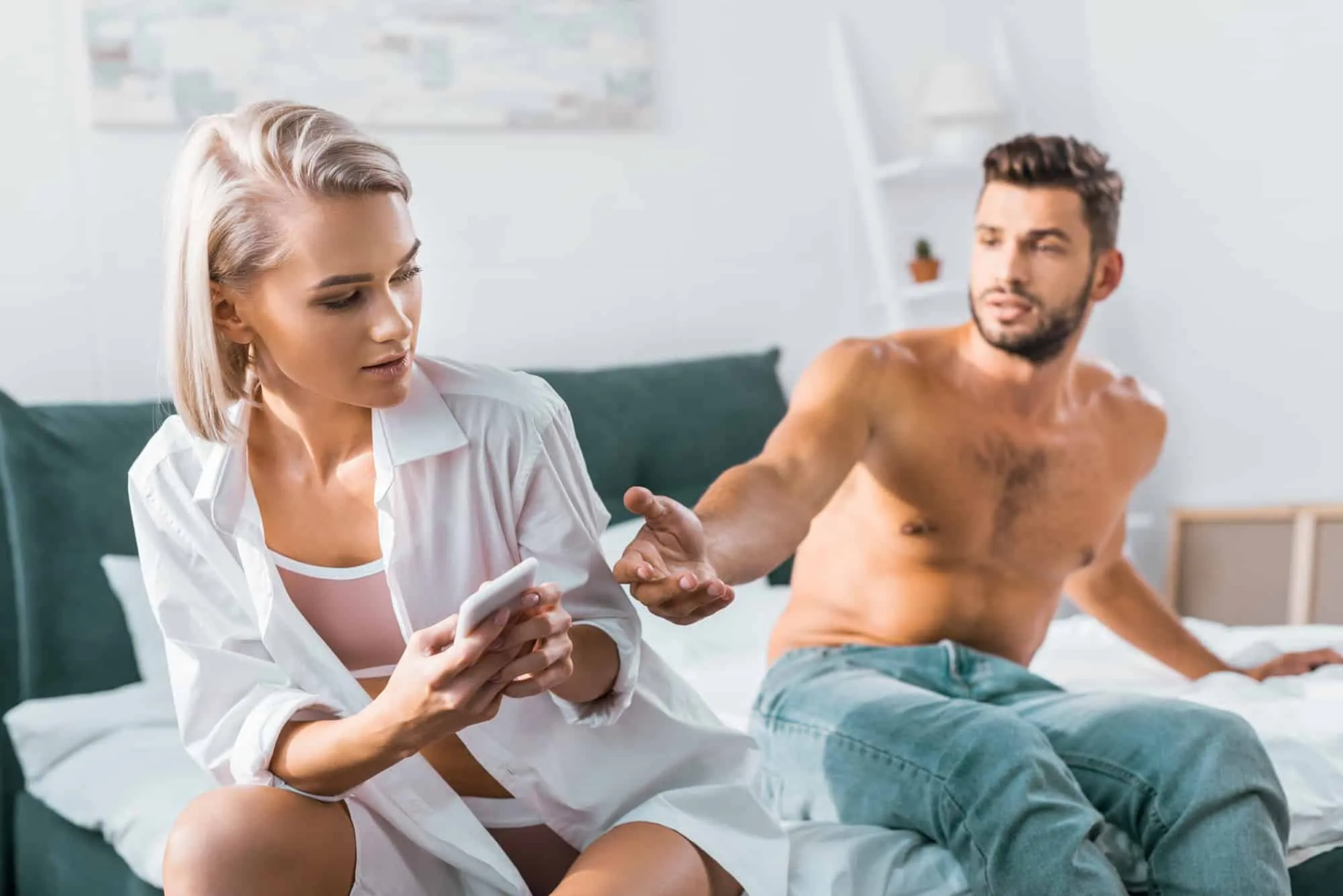 9 Clear Signs He Just Wants to Sleep With You
