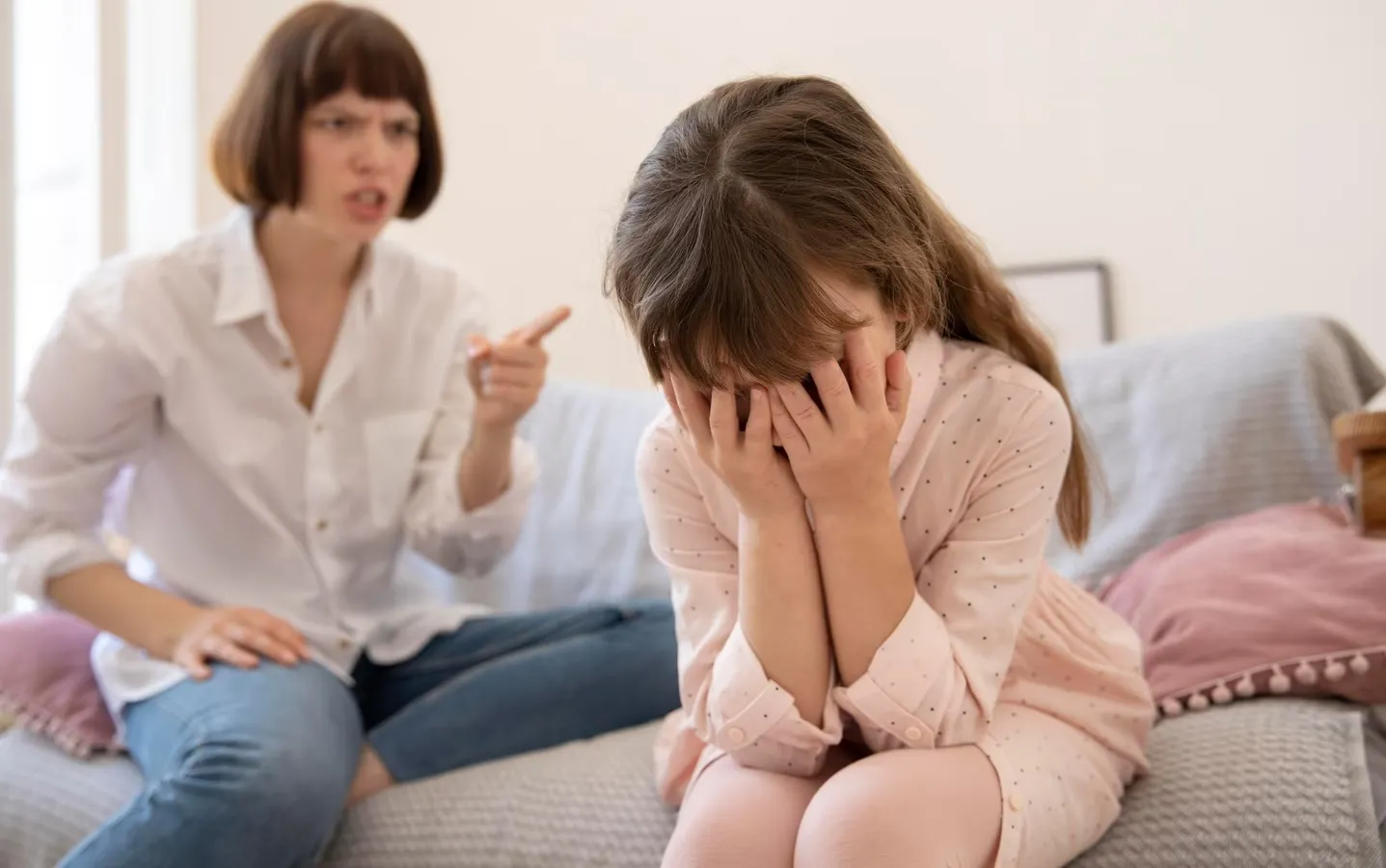 9 Clear Signs of a Toxic Mother