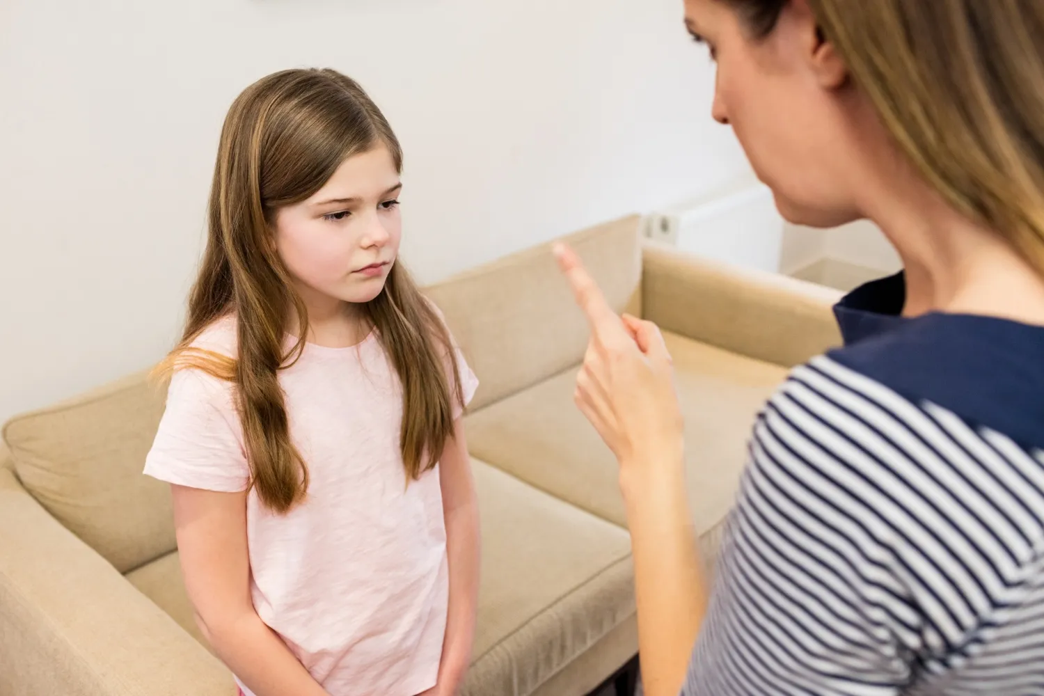 8 Clear Signs of a Narcissistic Mother