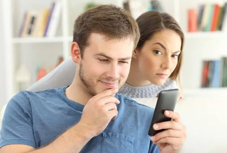 11 Clear Signs of a Controlling Girlfriend