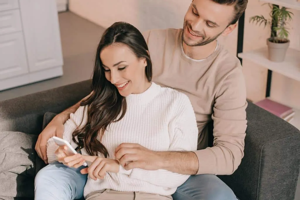 Signs He Doesn't Want to Lose You